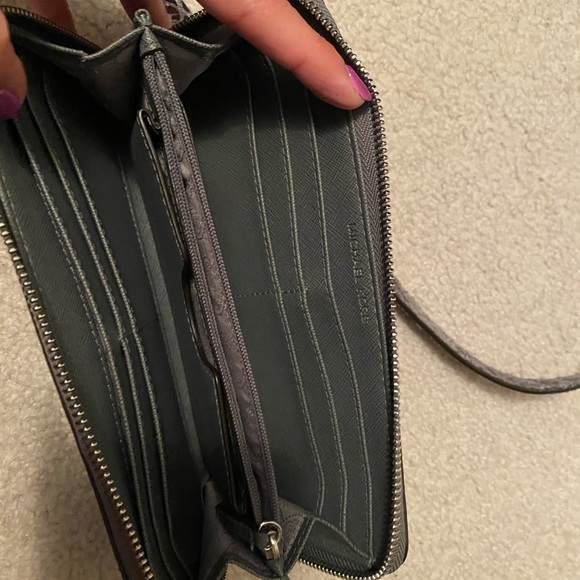 Michael Kors bag with matching wallet - Picture 7 of 11